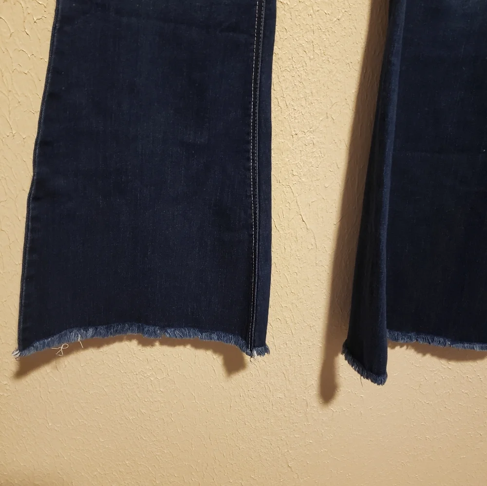 KanCan Jeans Button Fly Size 26 (5) flare‎ Distressed Stretchy